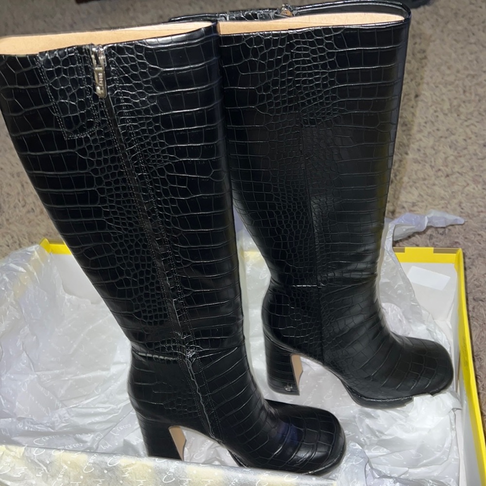Size 7 circus ny black heeled boots.